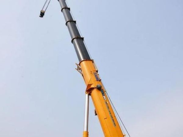 伍家岗区吊车出租电话_吊车出租领域吊装大型钢网架安装法